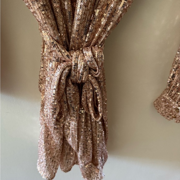Aria Cove sequin batwing sleeve mini shift dress with belt gold Size 16 (NWT) - Picture 3 of 16